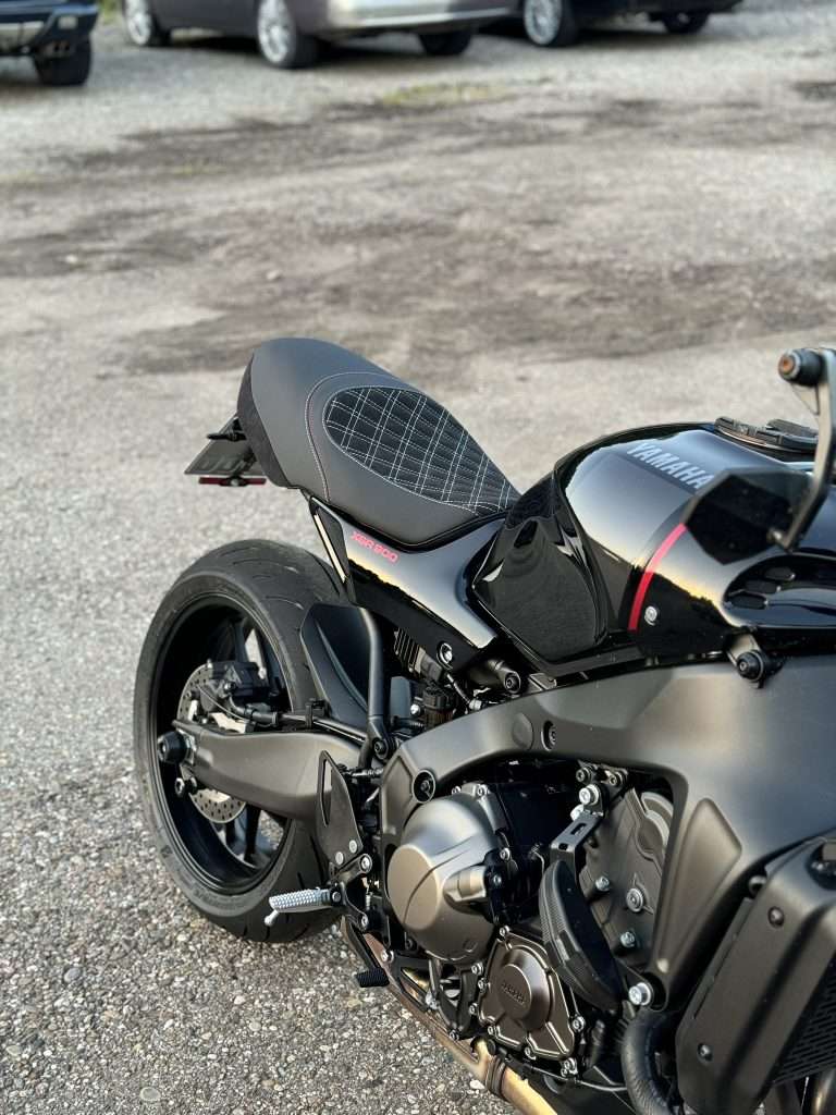 Yamaha mit neu bezogenem Sitz in Rautensteppung