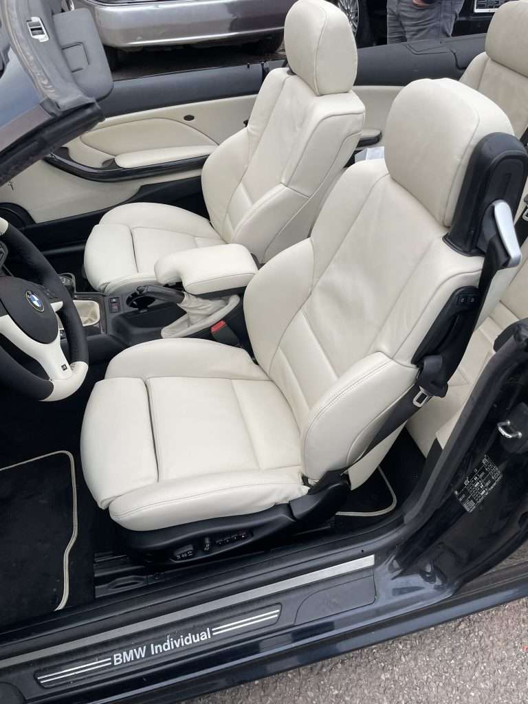 Helle Ledersitze in einem BMW Individual, neu bezogen